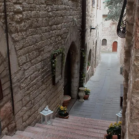 Il Vicoletto 3* 阿西西